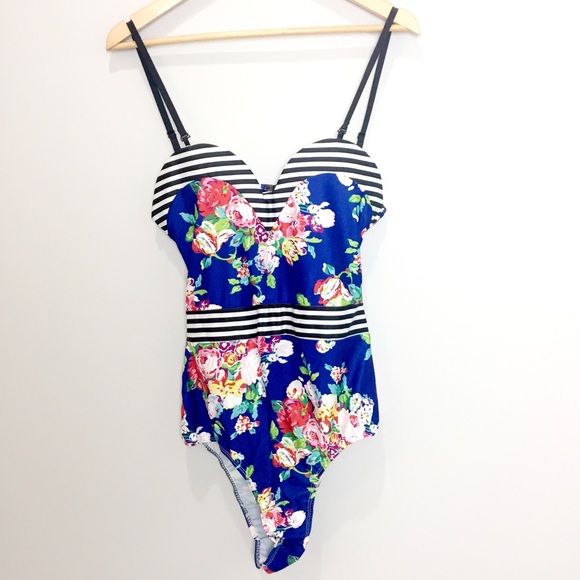 NEW! One Piece Swimsuit - Picture 1 of 4